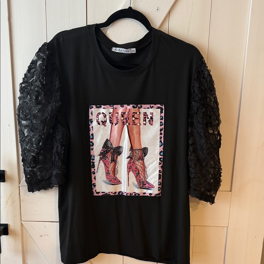 Black Graphic 'Queen' Tee with Pink Shoe Print